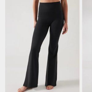 Athleta Salutation Stash Flare Pant - Black - Women's Size L
